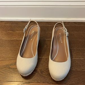 Vionic Coralina Oat Canvas Wedges Sz 8